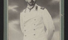 Kolejarz rosyjski w letniej kurtce mundurowej w kolorze białym